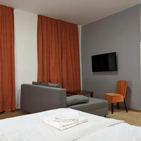 Hotel Garni Cosmopolitan 3*