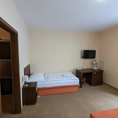 Garni Cosmopolitan 3* Senec