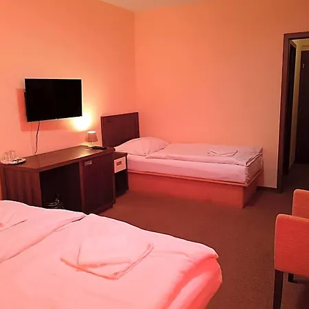 Garni Cosmopolitan Hotel 3*