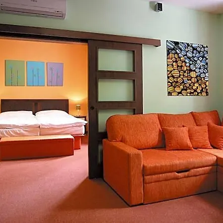 Garni Cosmopolitan Hotel
