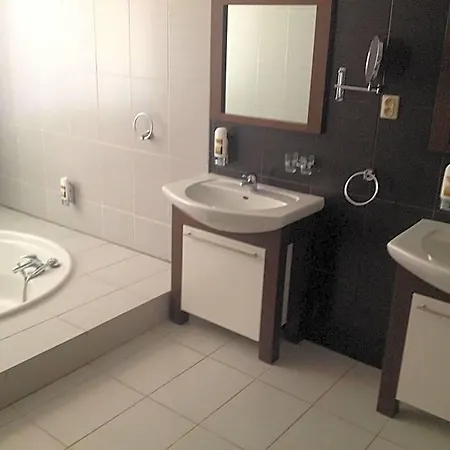 Garni Cosmopolitan 3* Senec