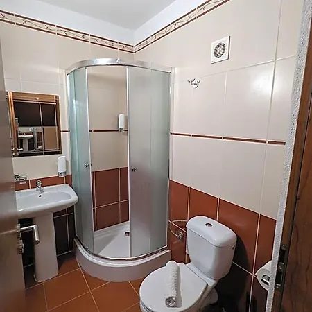 Ξενοδοχείο Garni Cosmopolitan 3*