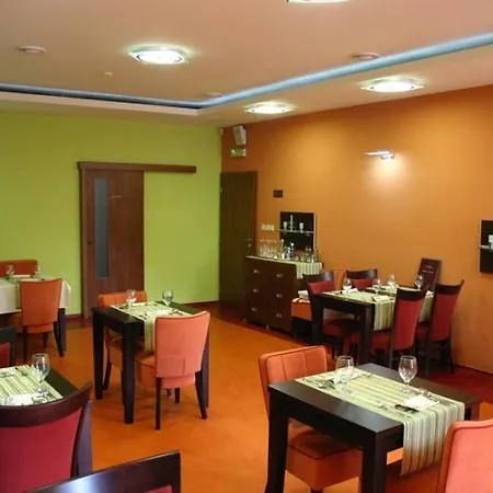 Garni Cosmopolitan Hotel 3*