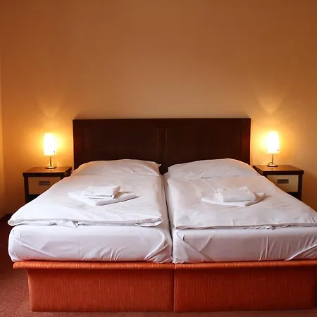 Garni Cosmopolitan Hotel Senec