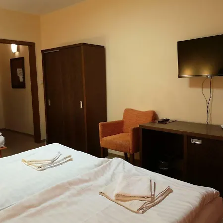 Hotel Garni Cosmopolitan 3*